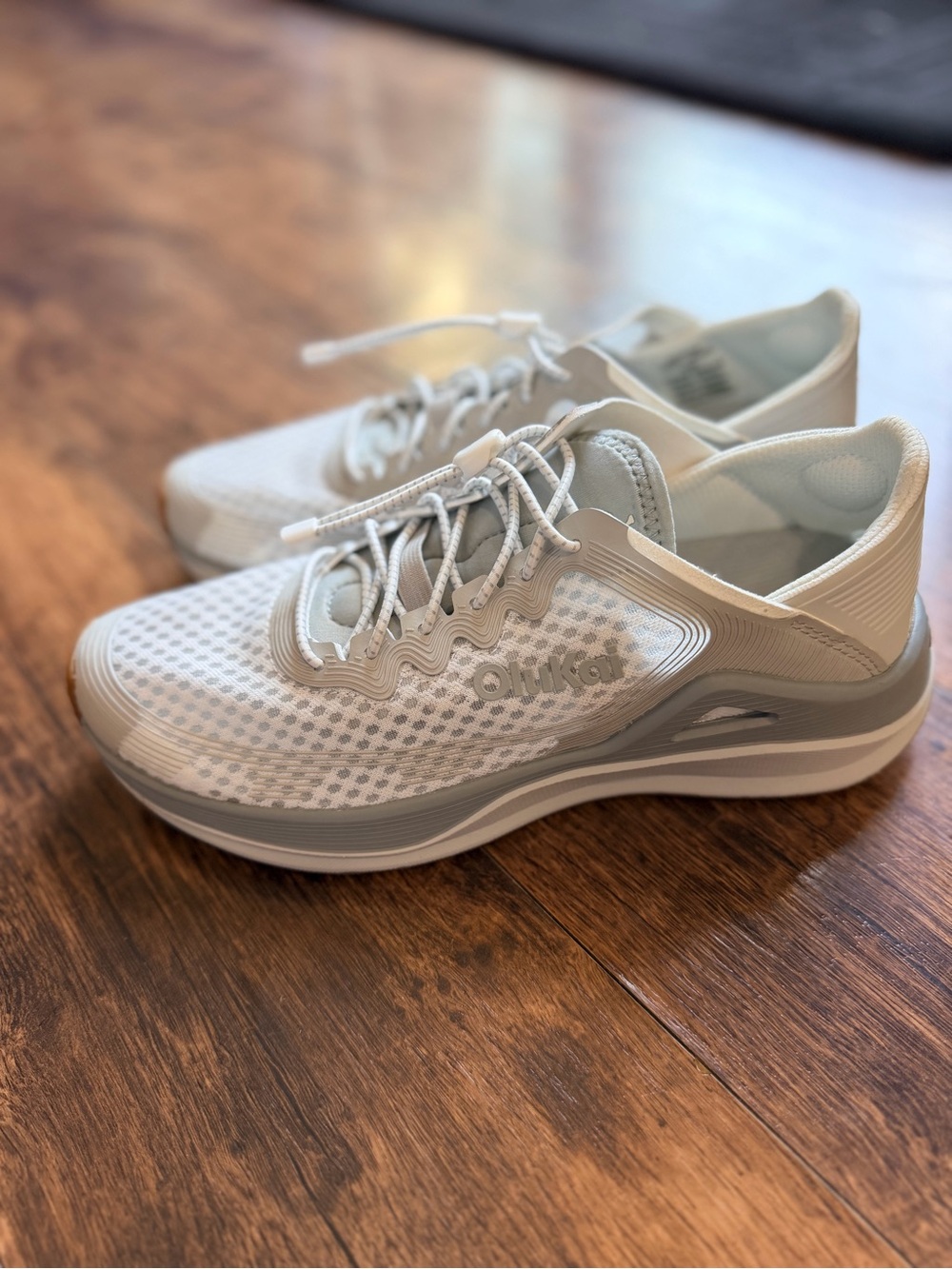 OluKai Ahi Water Shoes Women’s 8 Gray White Marine Sneakers Quick Lace